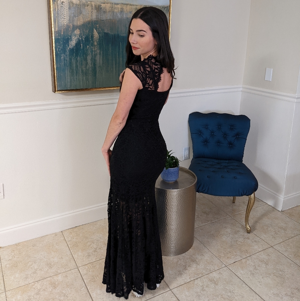 Elegant Black Lace Evening Gown - Women's Formal Dress